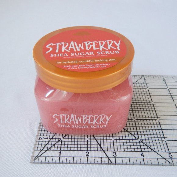 New Tree Hut Strawberry Shea Sugar Scrub Spa Body Exfoliator 18oz Self Care Rare - Picture 8 of 9